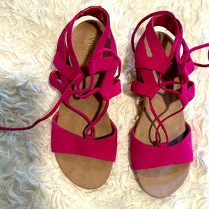 Vionic hot pink suede sandals..worn once ..size 9……2-1/2 inch jute wrap heel.